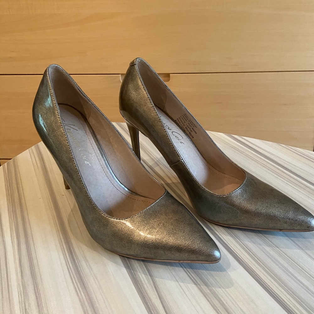 Gold Kenneth Cole Heels Size 8